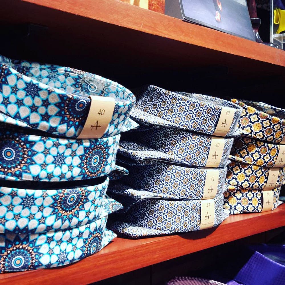 Blue,Textile,Pattern,Tie,Fashion accessory,Belt,Linens