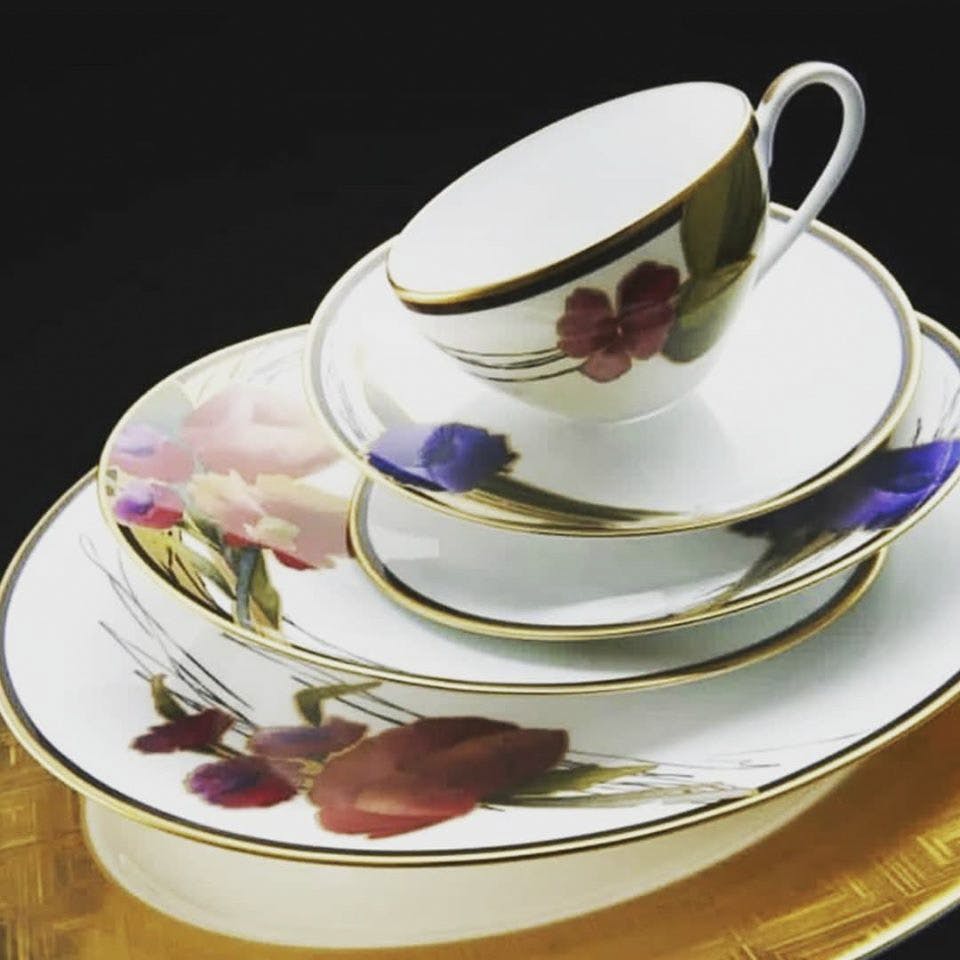 Cup,Saucer,Teacup,Dishware,Porcelain,Serveware,Tableware,Coffee cup,Cup,Drinkware