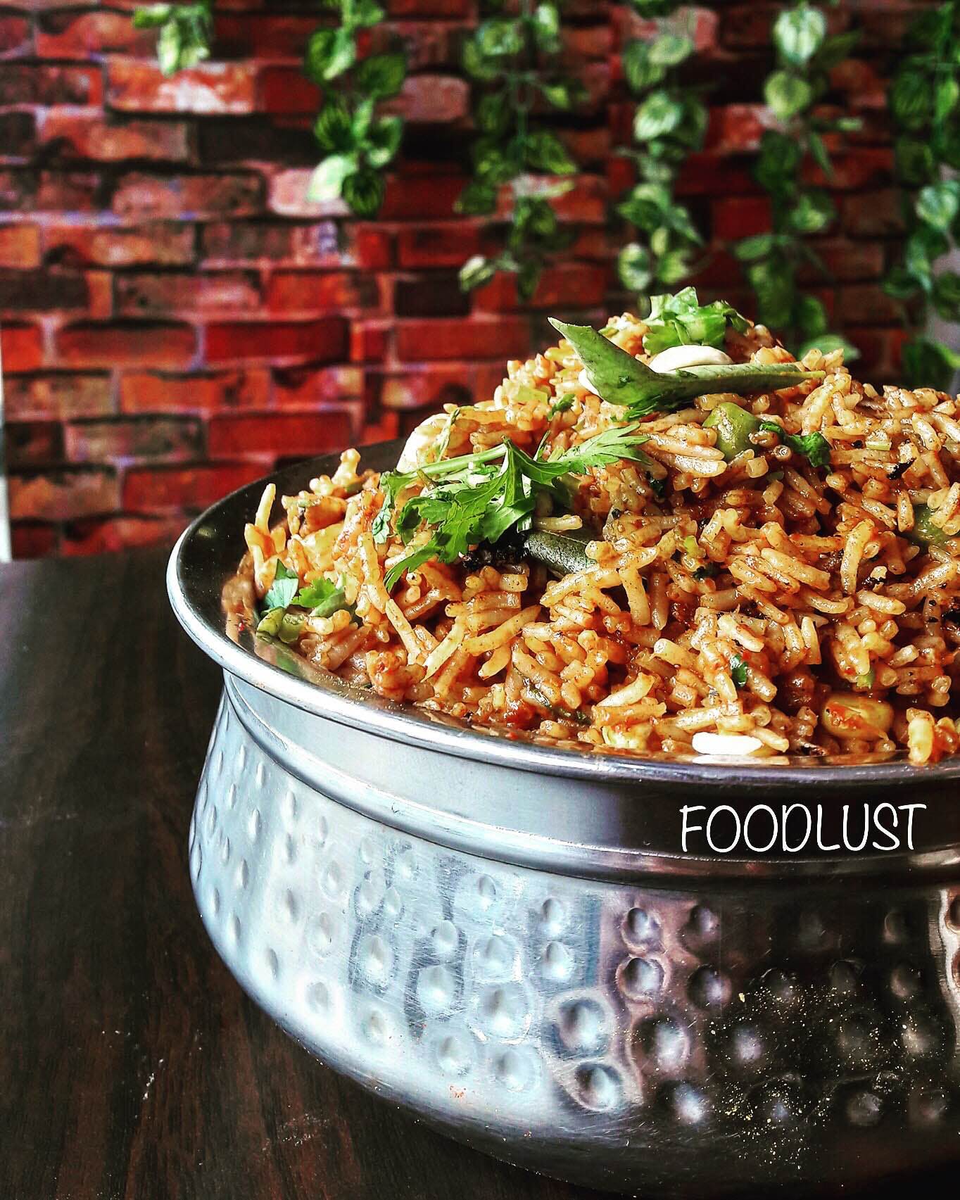 Food,Spiced rice,Dish,Cuisine,Puliyogare,Biryani,Ingredient,Hyderabadi biriyani,Pilaf,Thai fried rice
