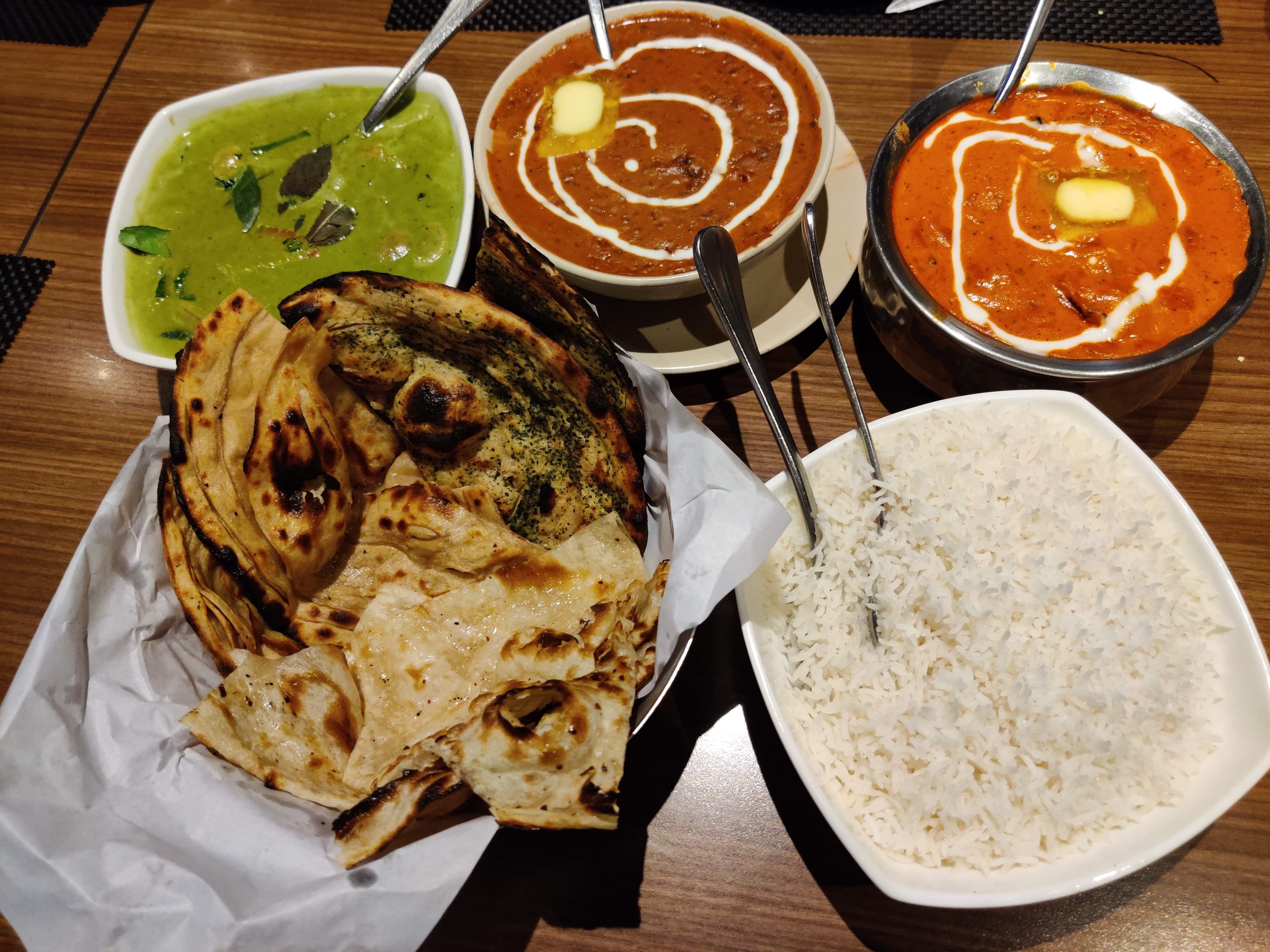 Dish,Food,Cuisine,Naan,Ingredient,Roti,Roti prata,Roti canai,Flatbread,Punjabi cuisine