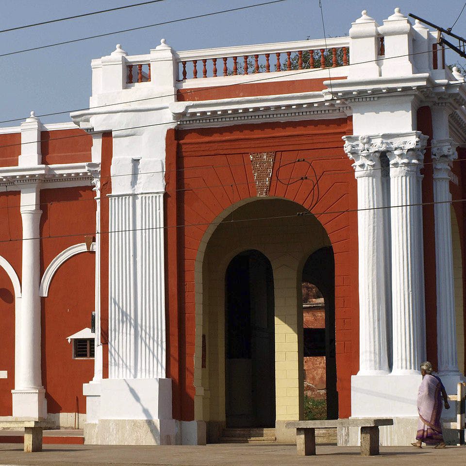 Arch,Architecture,Building,Facade,Column,Classical architecture,Door,Window,House,Arcade