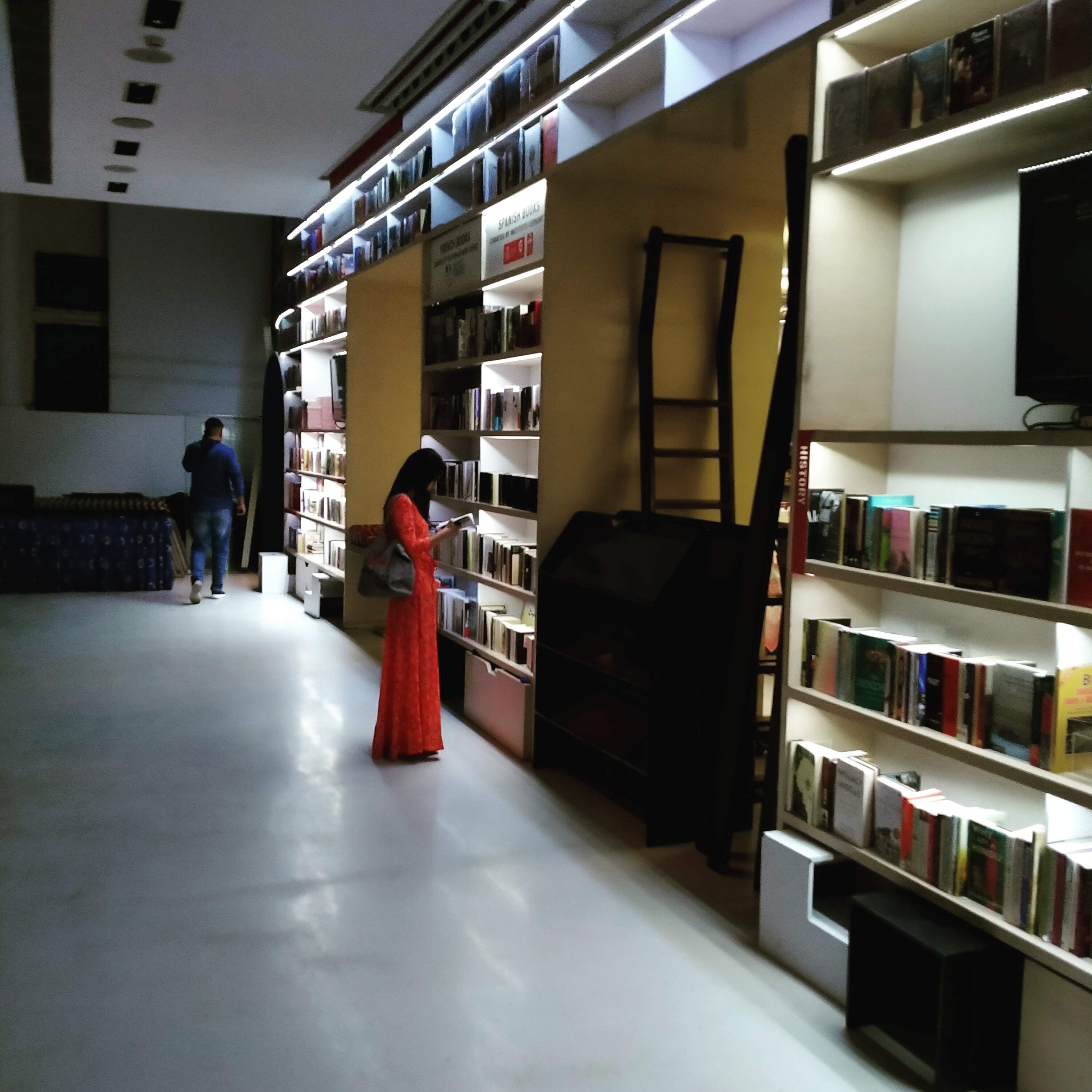Shelf,Shelving,Bookcase,Library,Building,Public library,Bookselling,Floor,Interior design,Architecture