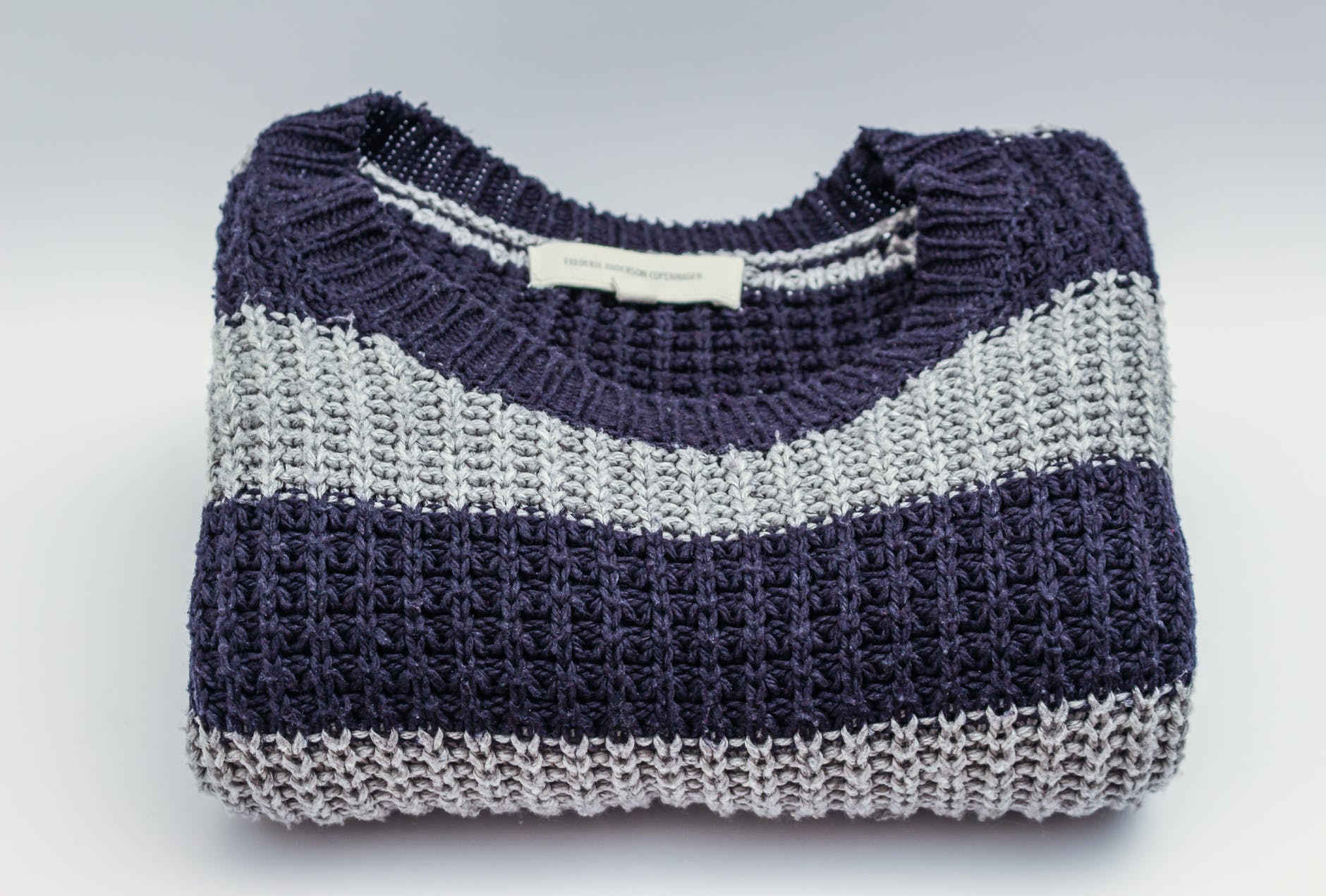 Woolen,Wool,Purple,Clothing,Blue,Knitting,Woven fabric,Crochet,Outerwear,Pattern