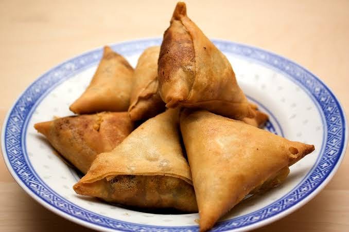 Dish,Food,Cuisine,Fried food,Ingredient,Baked goods,Pastry,Produce,Samosa,Fatayer
