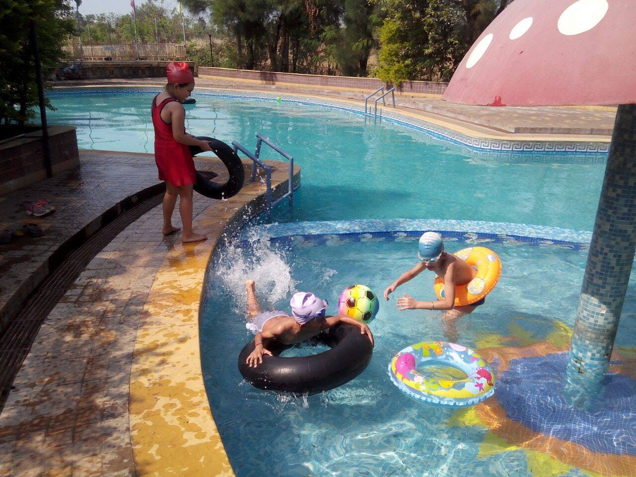 Leisure,Water,Swimming pool,Fun,Leisure centre,Recreation,Summer,Water park,Vacation,Park