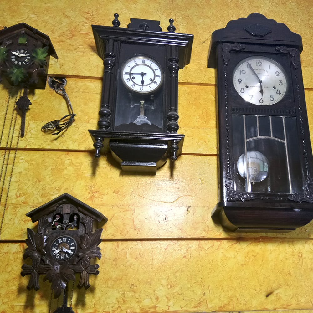 Clock,Wall clock,Quartz clock,Home accessories,Furniture,Cuckoo clock,Interior design