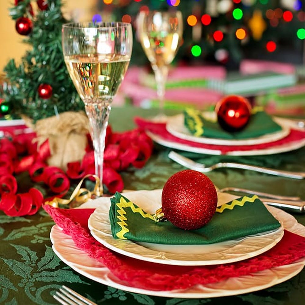 Christmas decoration,Christmas eve,Stemware,Champagne stemware,Table,Christmas,Christmas tree,Event,Food,Tableware