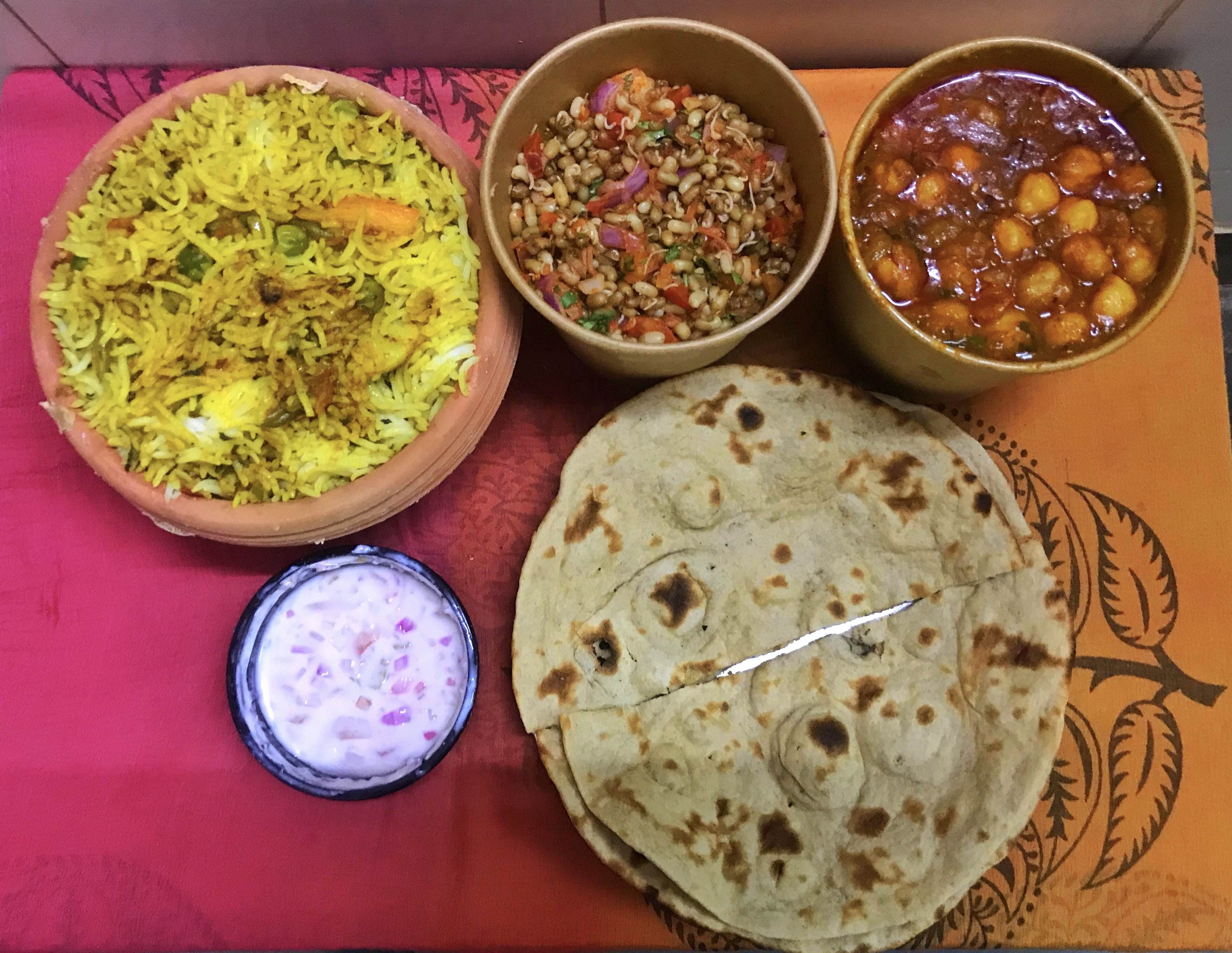 Food,Cuisine,Dish,Ingredient,Punjabi cuisine,Chapati,Roti,Sindhi cuisine,Paratha,Bhakri