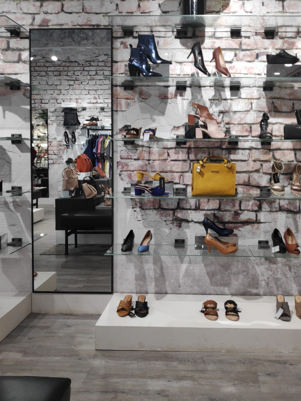 Kenneth cole store shoe store