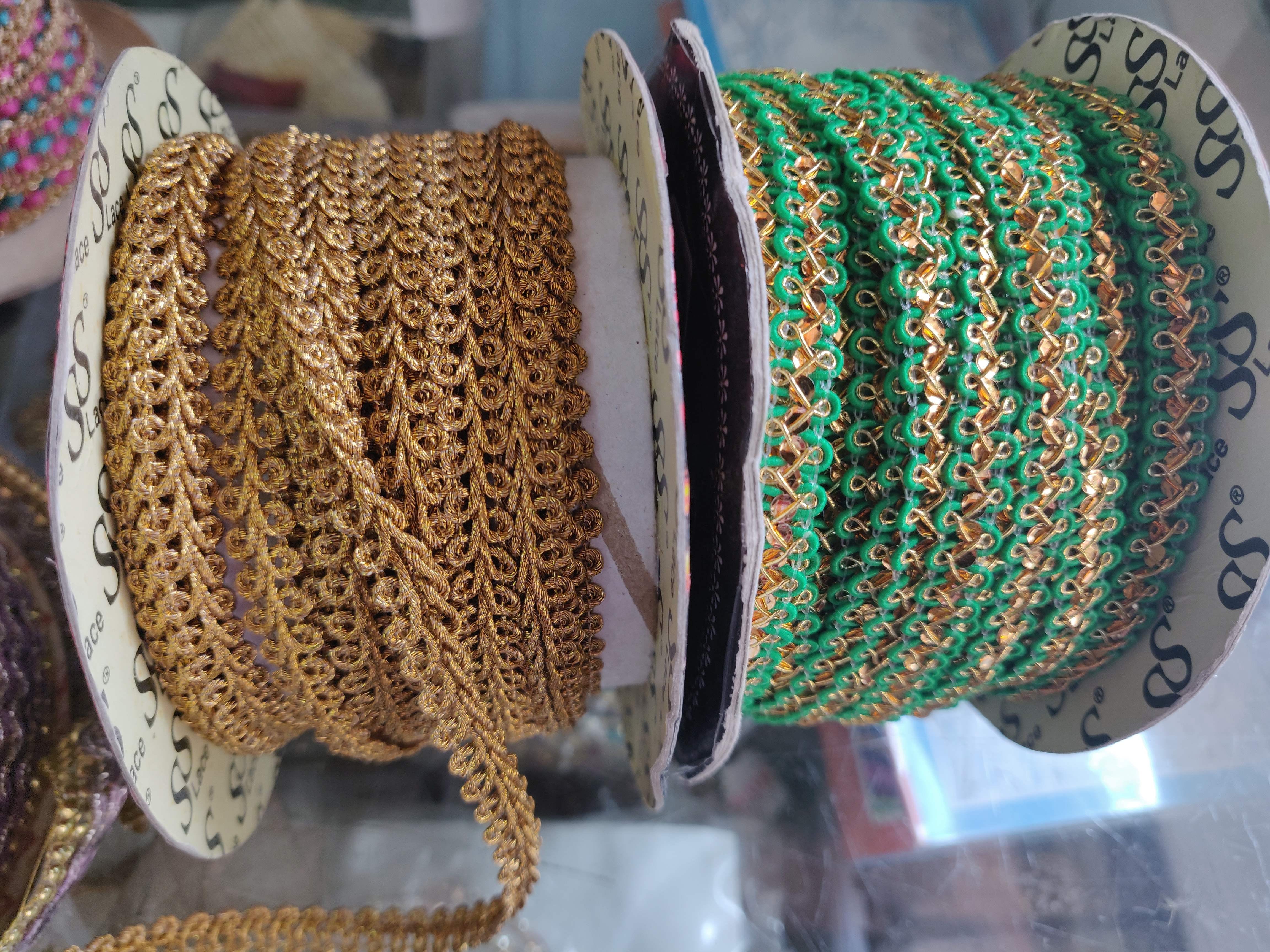 Wool,Bangle,Woolen,Thread,Headgear,Textile,Fashion accessory,Jewellery,Crochet