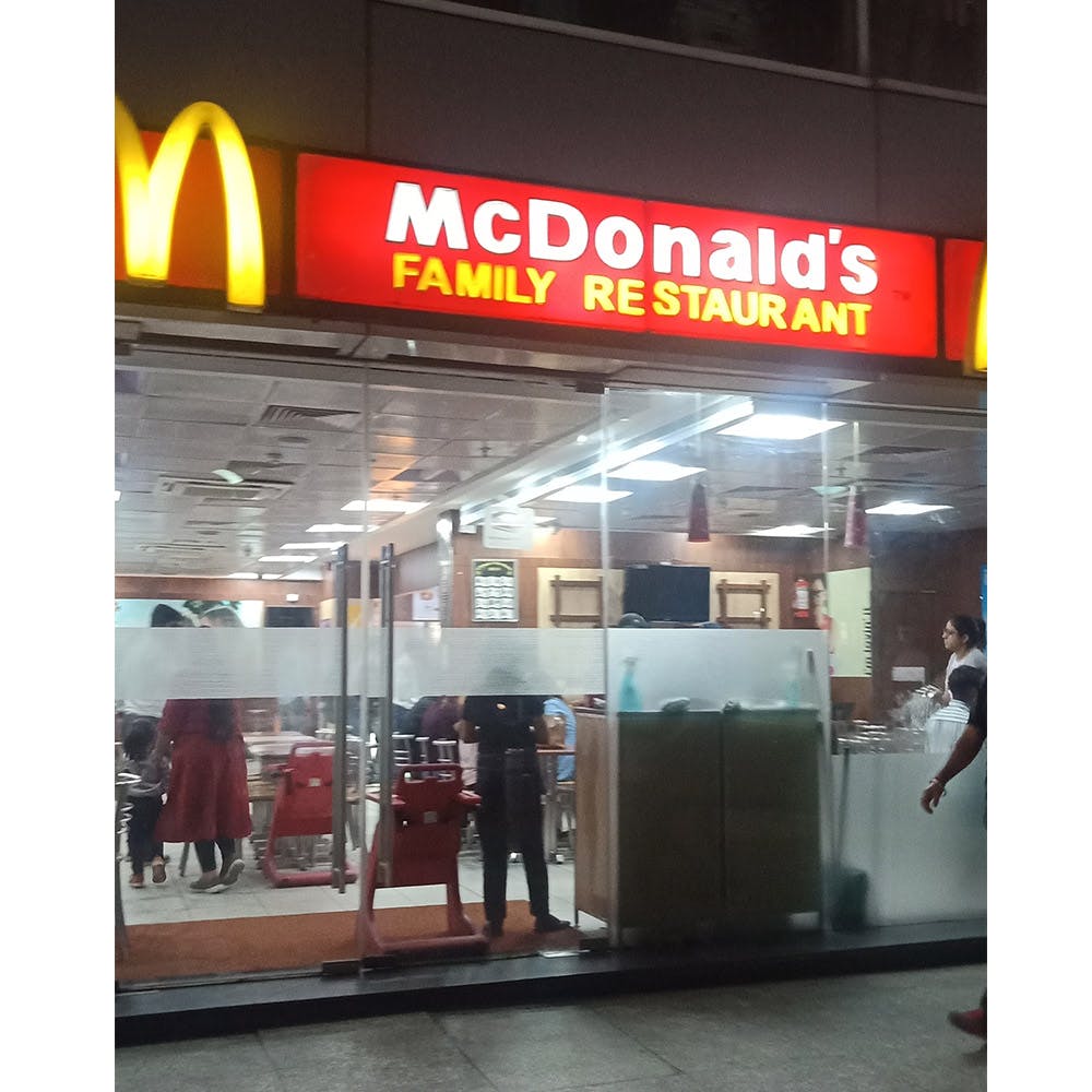 Building,Fast food restaurant,Signage,Restaurant,Sign