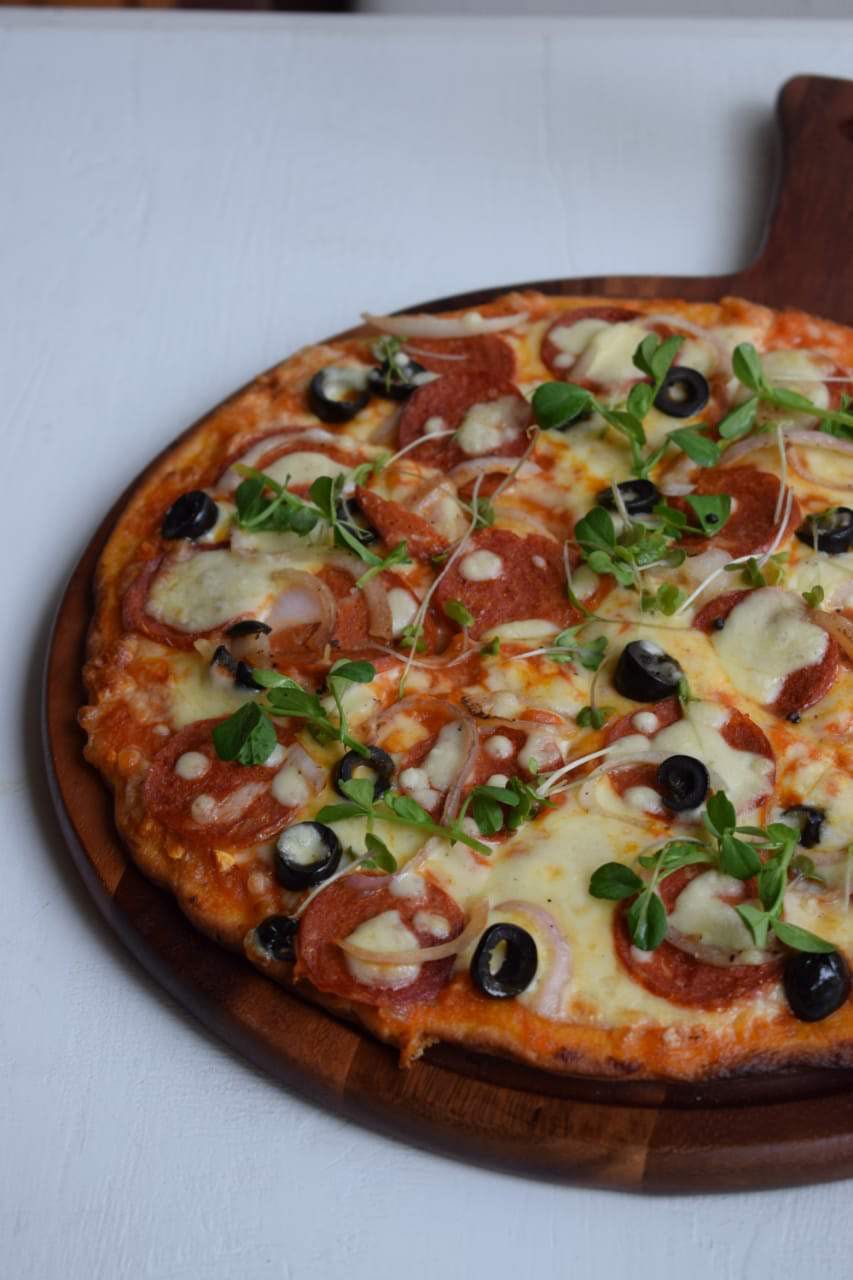 Dish,Pizza,Food,Cuisine,Pizza cheese,California-style pizza,Ingredient,Flatbread,Italian food,Tarte flambée