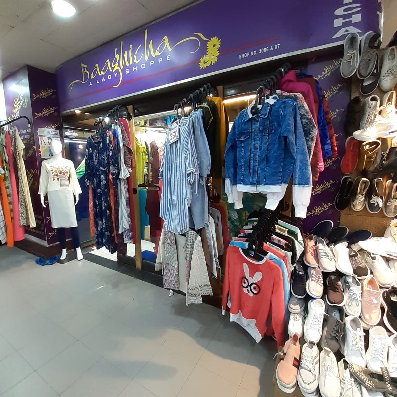 Boutique,Outlet store,Clothing,Selling,Retail,Bazaar,Shopping,Building,Footwear,Marketplace