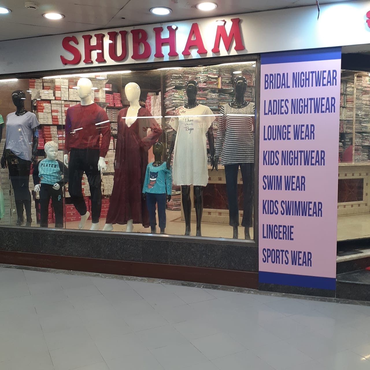 Outlet store,Display window,Building,Advertising,Retail