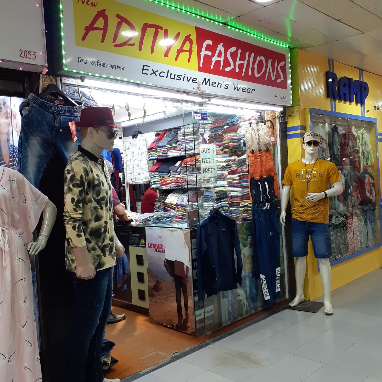 Retail,Outlet store,Shopping,Building,Customer,Trade,Bazaar,Selling,Shopping mall