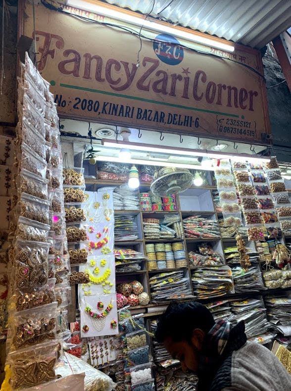 Market,Retail,Marketplace,Bazaar,Building,Snack,Grocery store,Selling,Convenience store,City