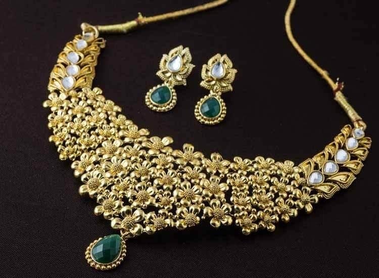 Jewellery,Fashion accessory,Necklace,Body jewelry,Gold,Gemstone,Metal,Headpiece,Diamond
