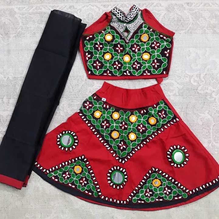 Clothing,Green,Red,Dress,Embroidery,Pattern,Sleeve,Design,Fashion design,Outerwear