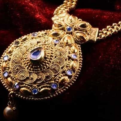 Jewellery,Fashion accessory,Pendant,Necklace,Locket,Gold,Metal,Diamond,Chain,Gemstone