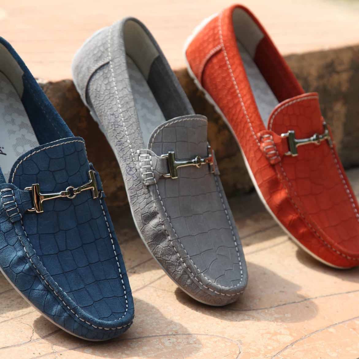 Footwear,Shoe,Slipper,Suede,Font,Leather,Brand,Plimsoll shoe