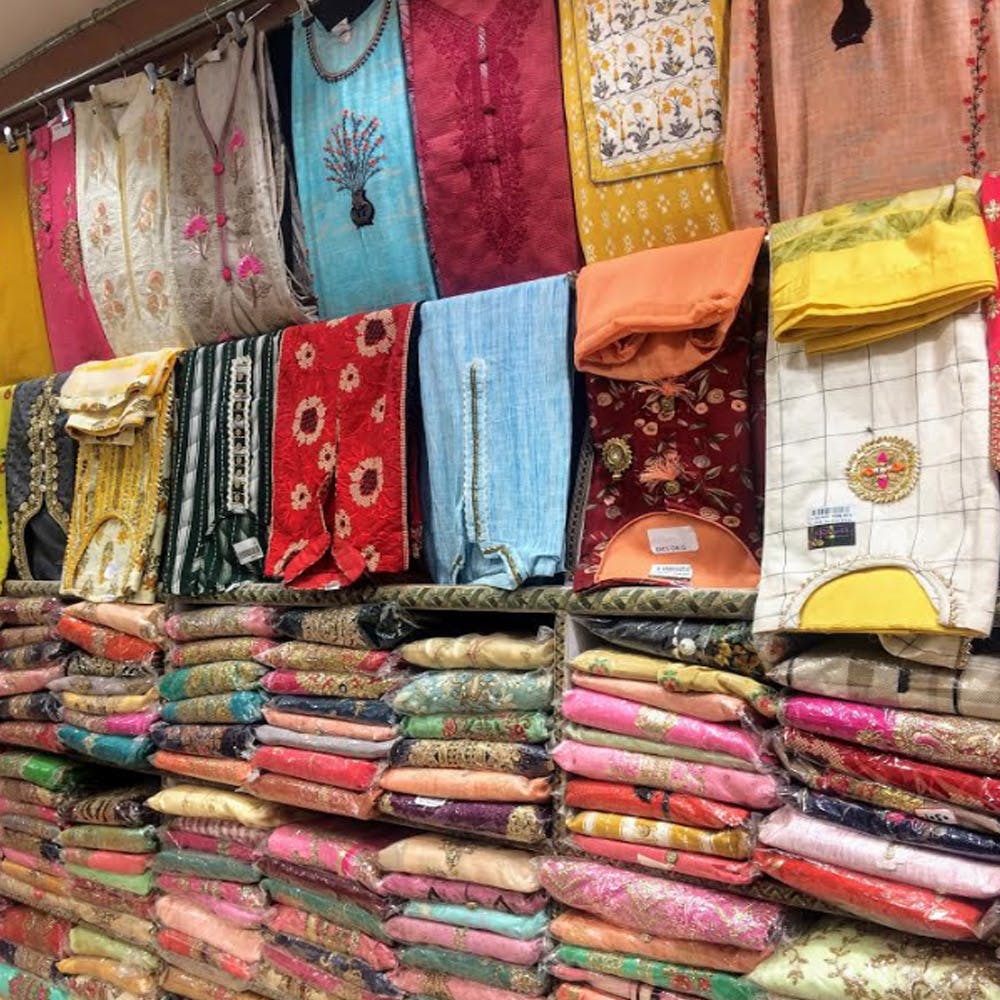 Textile,Bazaar,Human settlement,Selling,Market,Linens,Fashion accessory,City,Sari