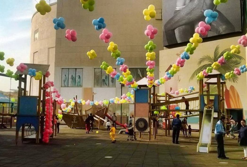 Balloon,Party supply,Toy,Event,Architecture,Recreation,Party,Festival