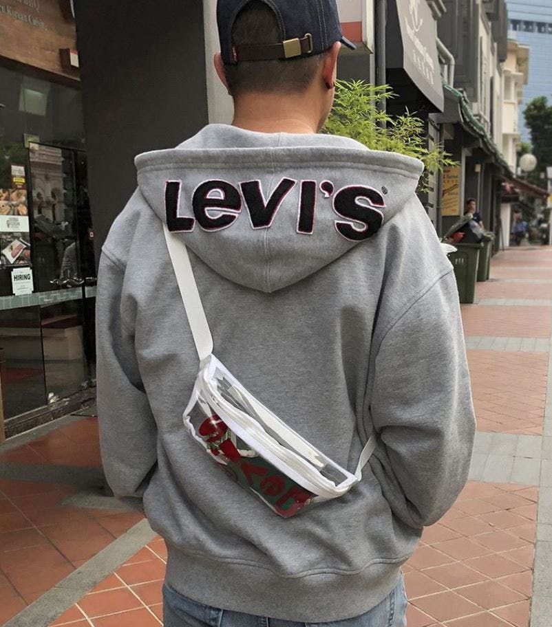 levis saket