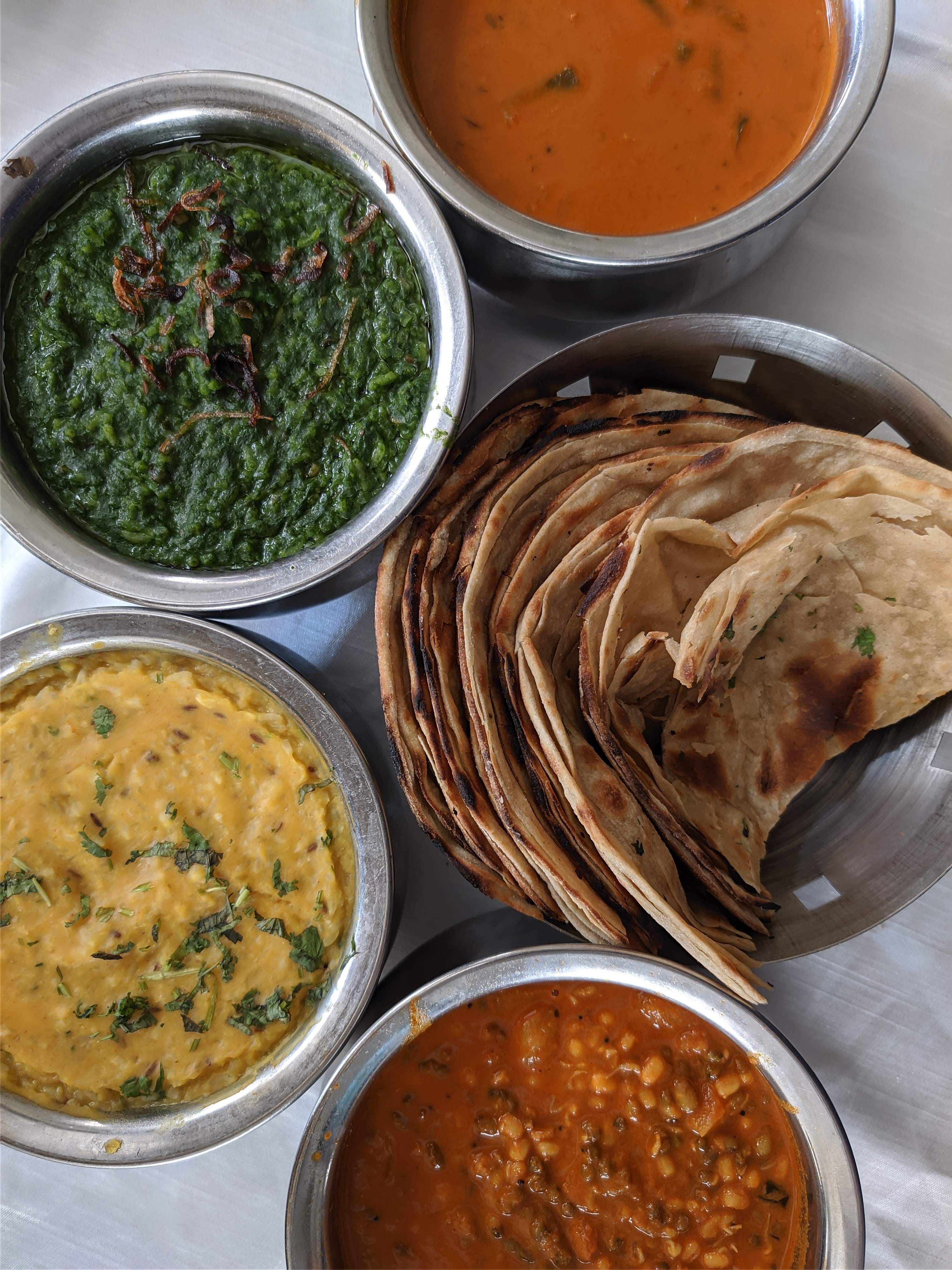 Dish,Food,Cuisine,Ingredient,Naan,Indian cuisine,Punjabi cuisine,Produce,Chutney,Saag