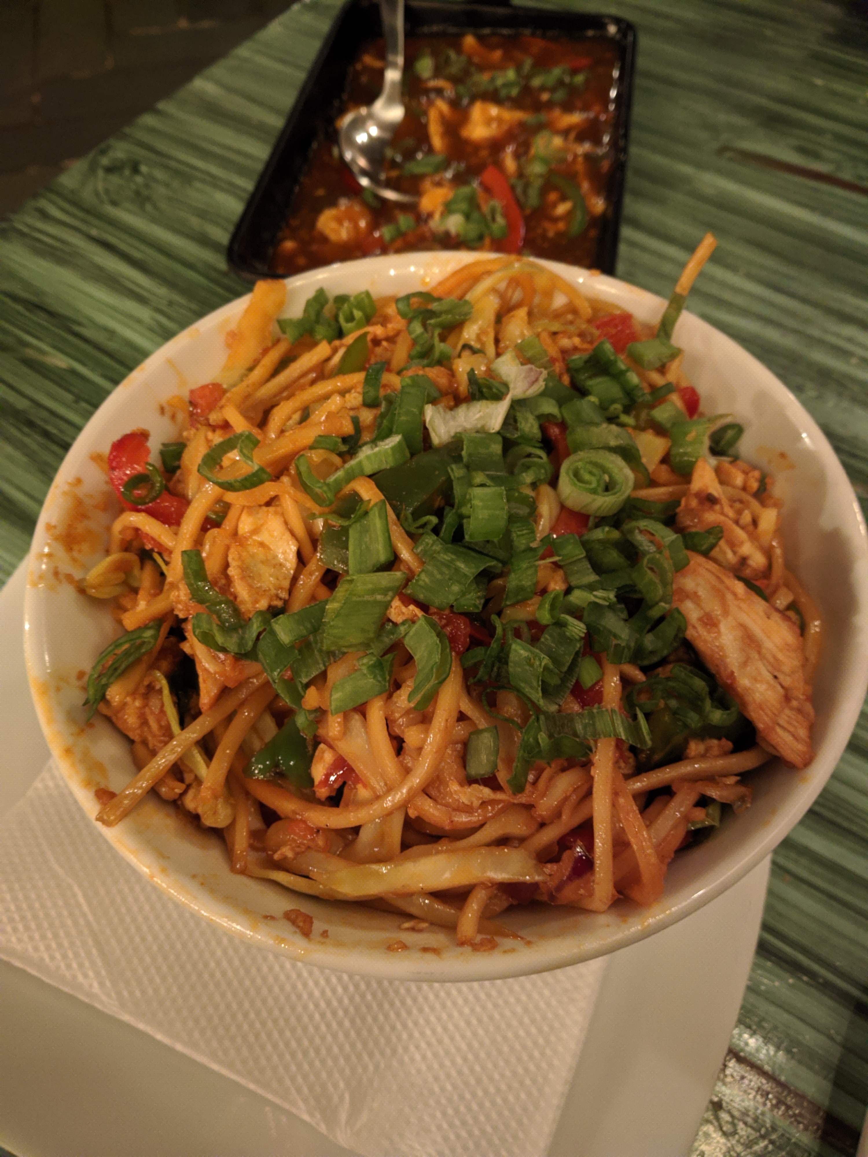 Dish,Food,Cuisine,Lo mein,Pad thai,Ingredient,Karedok,Cao lầu,Hot dry noodles,Fried noodles