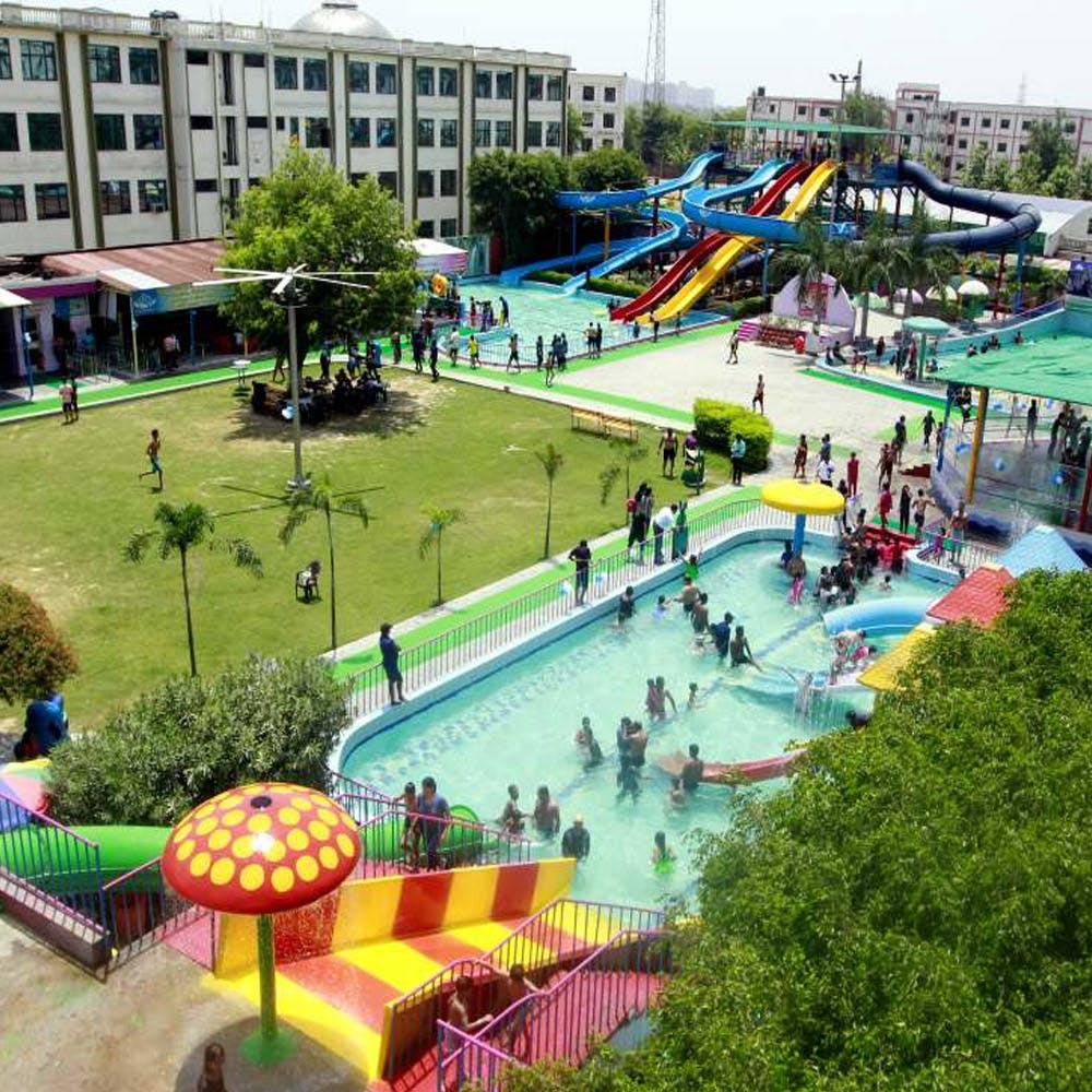 Water park,Leisure centre,Swimming pool,Amusement park,Leisure,Park,Recreation,Fun,Resort,Resort town