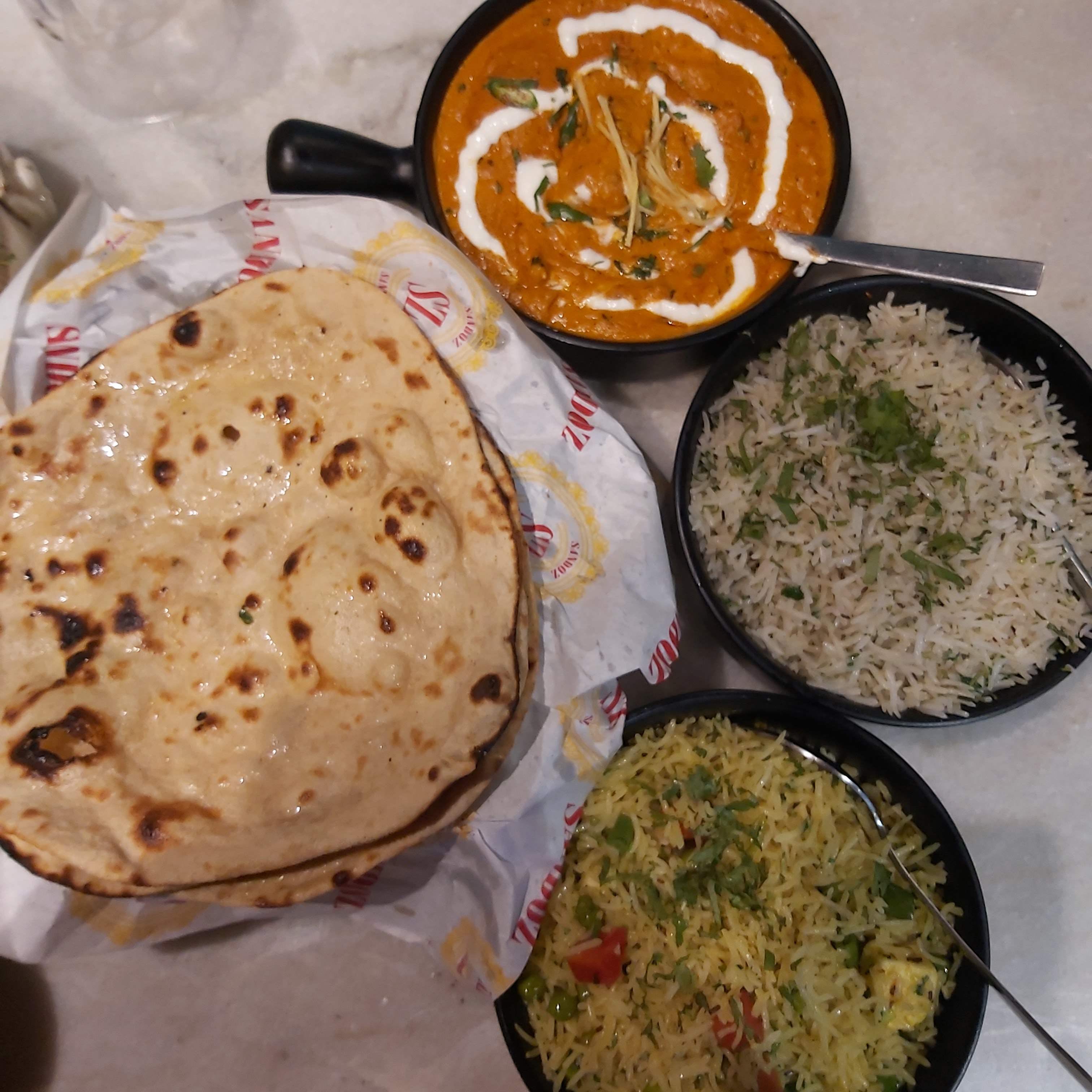 Dish,Food,Cuisine,Naan,Ingredient,Roti,Chapati,Punjabi cuisine,Paratha,Flatbread
