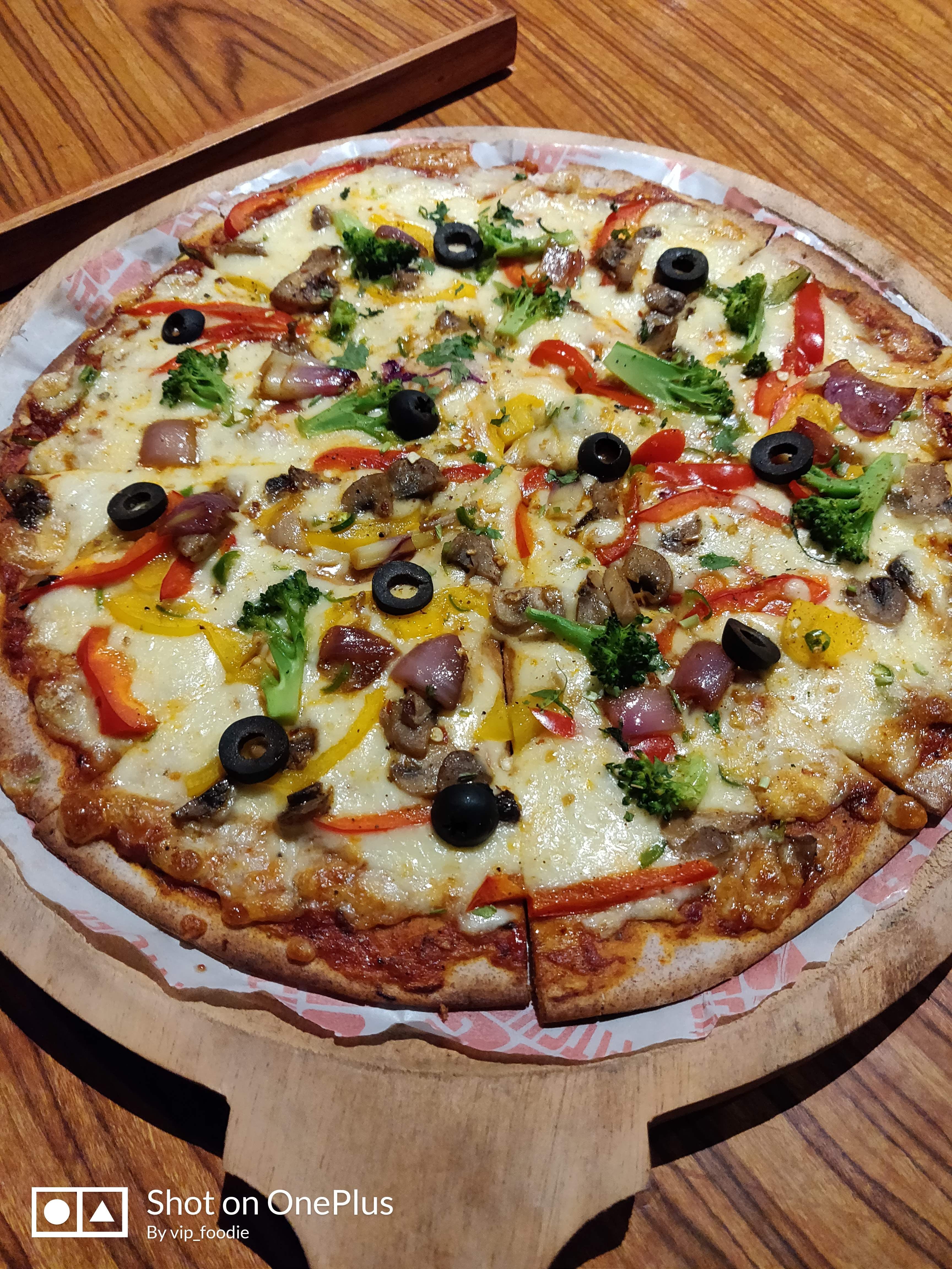 Dish,Food,Pizza,Cuisine,Pizza cheese,Ingredient,California-style pizza,Flatbread,Recipe,Italian food