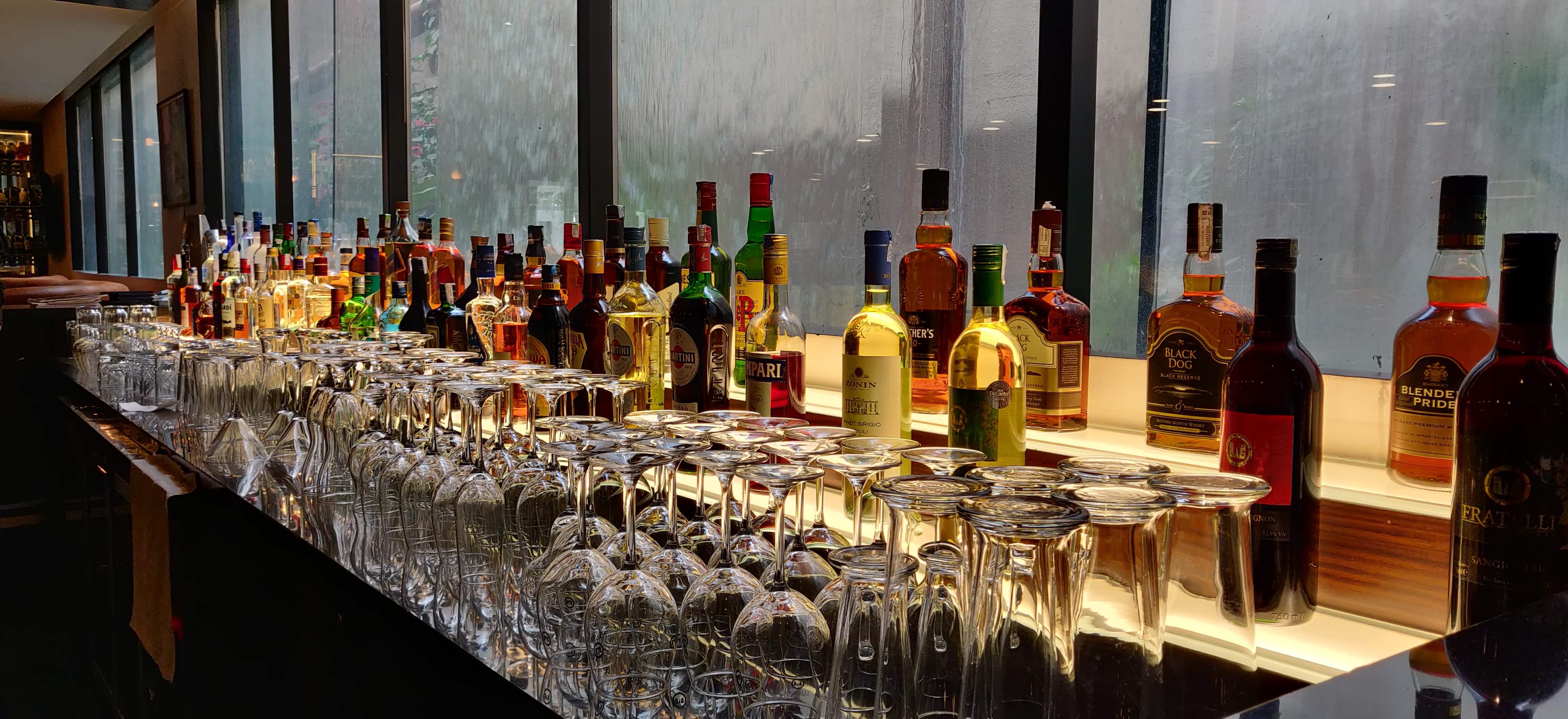 Glass bottle,Bottle,Alcohol,Drink,Liqueur,Distilled beverage,Wine bottle,Alcoholic beverage,Barware,Whisky