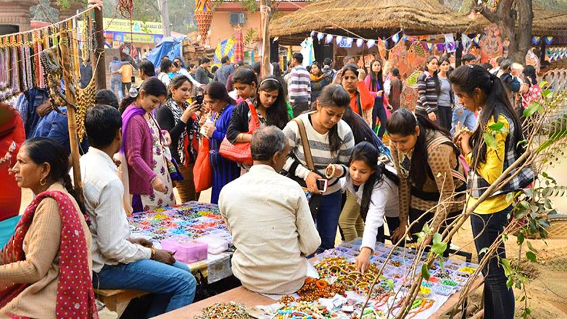 Marketplace,Selling,Market,Bazaar,Public space,Human settlement,City,Event,Stall,Flea market