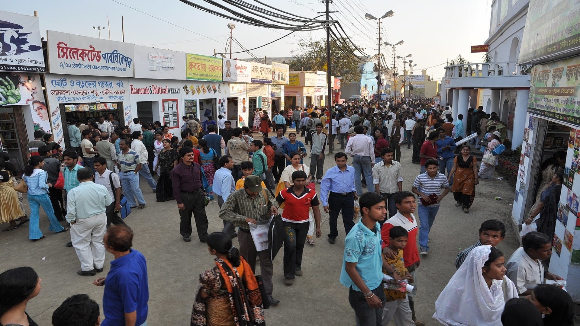 People,Crowd,Bazaar,Public space,Pedestrian,Event,Marketplace,Market,Temple,Street