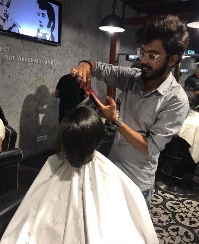 Get Great Haircuts At Looks Salon In Janakpuri | LBB, Delhi