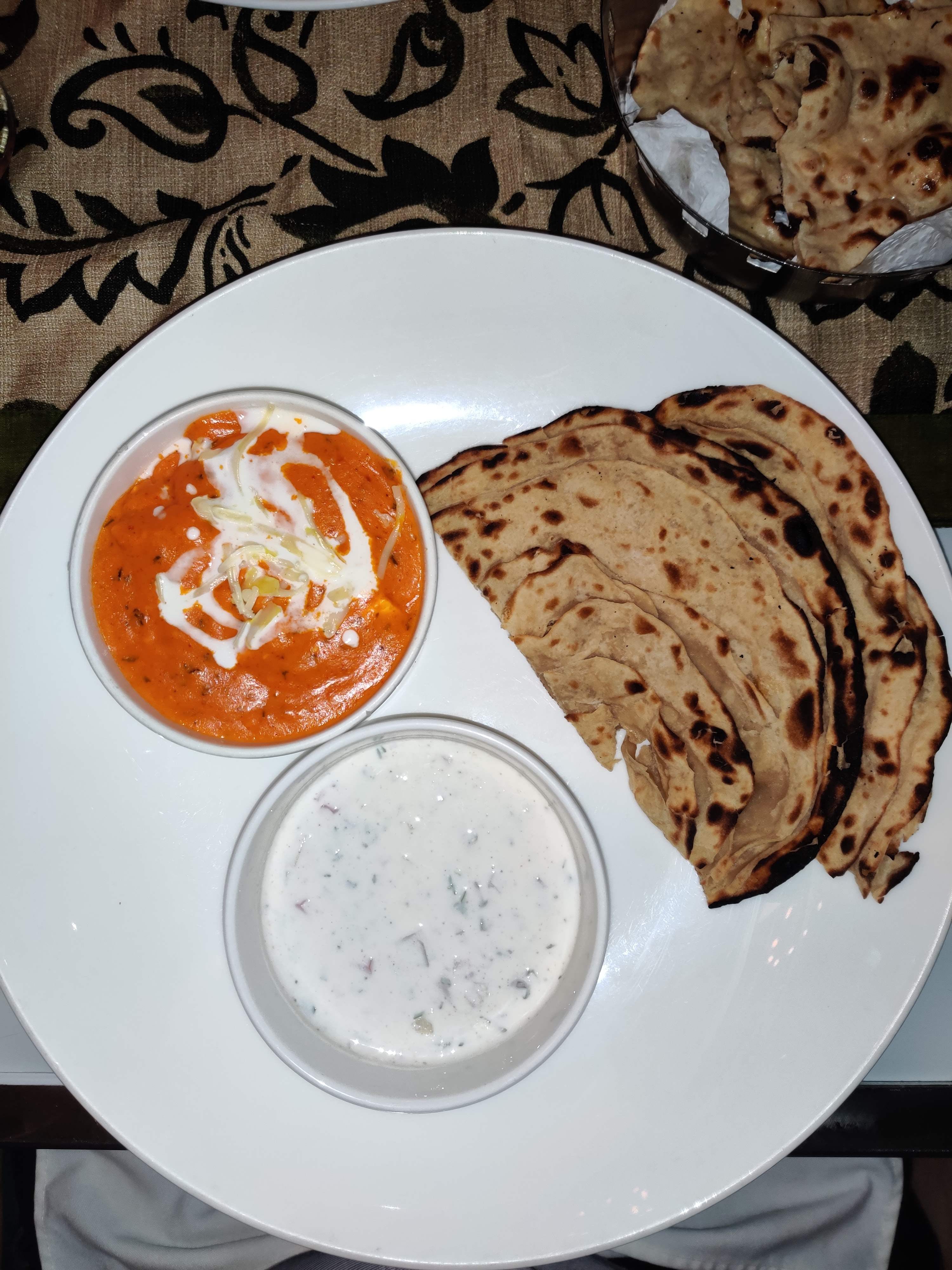 Dish,Food,Cuisine,Naan,Ingredient,Roti,Chapati,Roti canai,Indian cuisine,Paratha