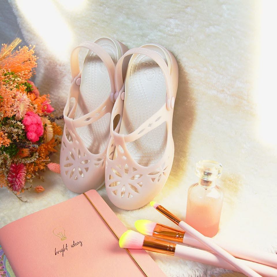 Photograph,Footwear,Pink,Shoe,Peach,Fashion accessory,Dress,Ballet shoe