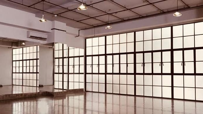 Architecture,Shōji,Daylighting,Building,Door,Ceiling,Window,Room divider,Glass,Hall
