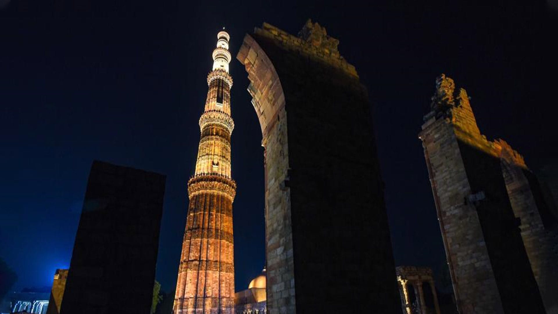 Landmark,Tower,Night,Metropolitan area,Architecture,Sky,City,Urban area,Building,Skyscraper