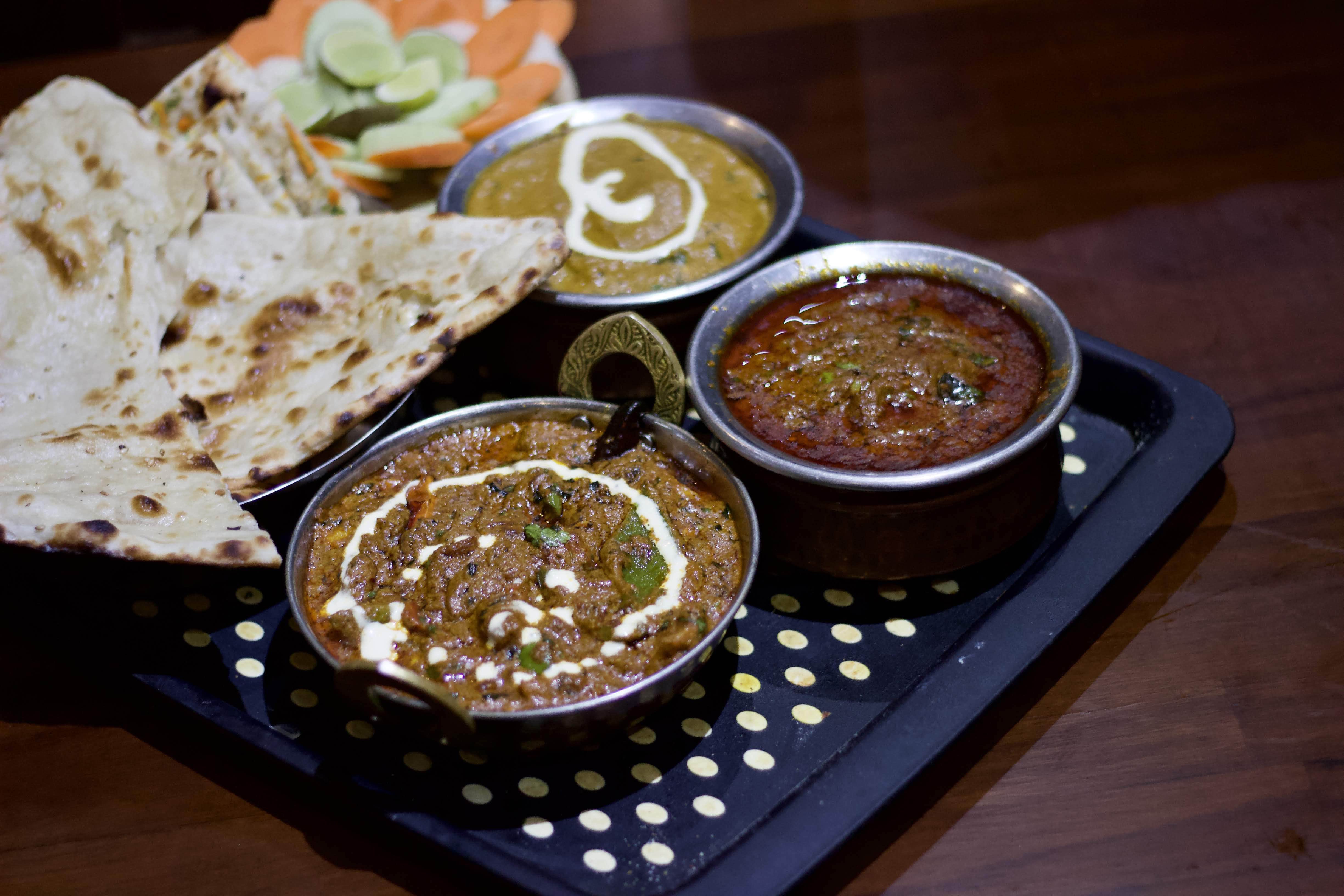 Dish,Food,Cuisine,Ingredient,Chapati,Roti,Punjabi cuisine,Naan,Indian cuisine,Curry