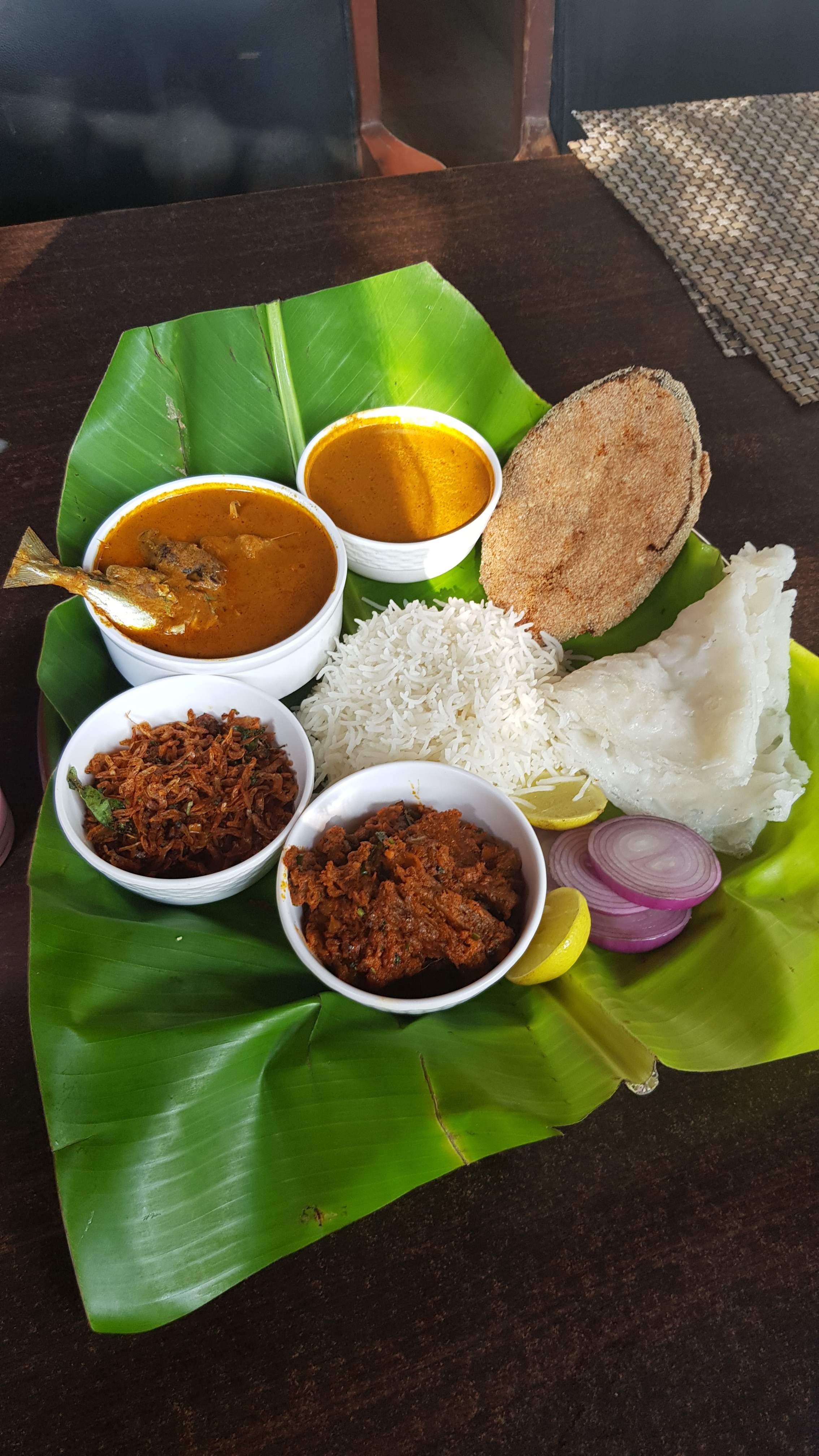 Dish,Food,Cuisine,Meal,Ingredient,Banana leaf,Breakfast,Nasi liwet,Indian cuisine,Neer dosa