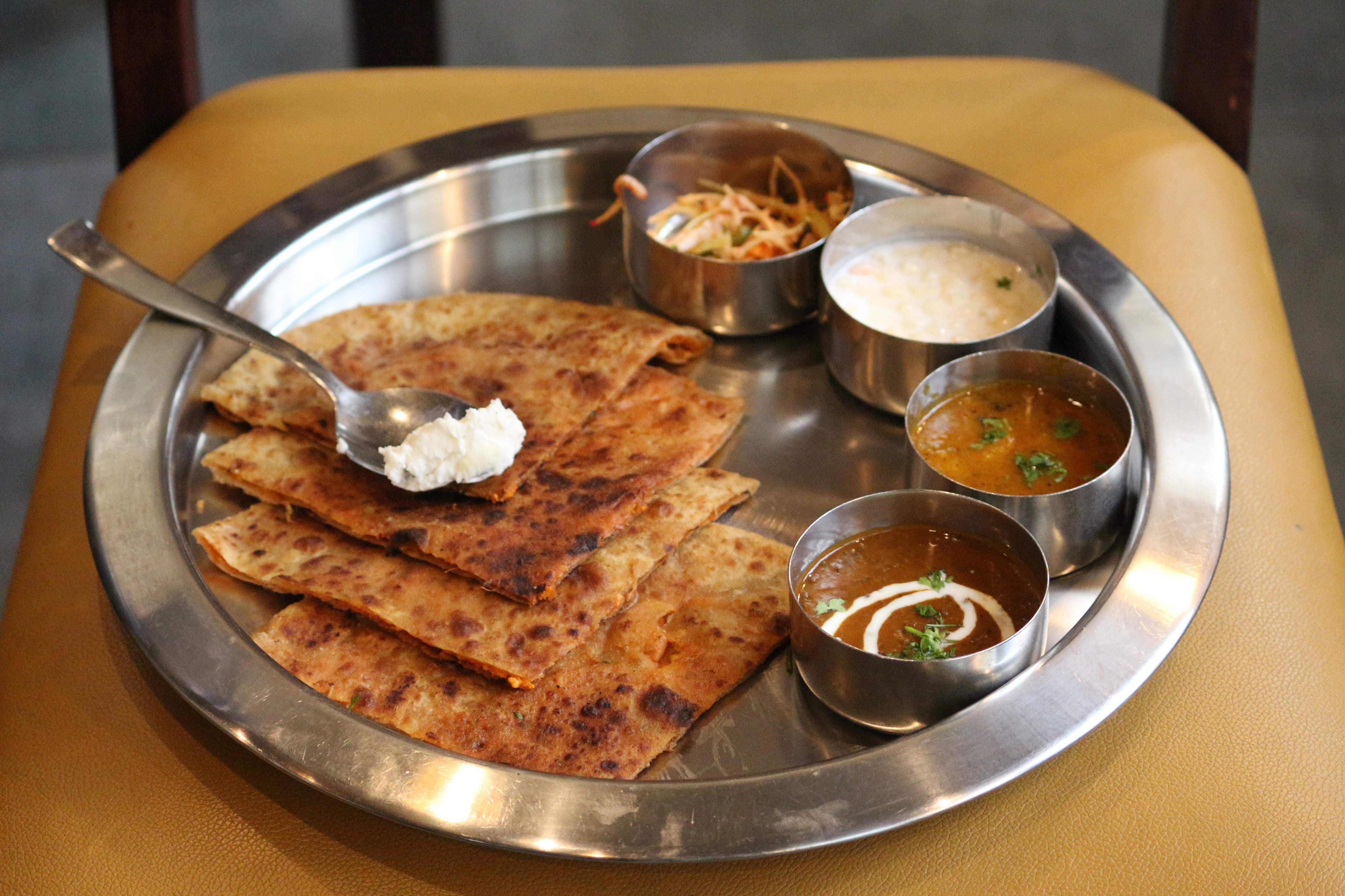 Dish,Food,Cuisine,Ingredient,Naan,Punjabi cuisine,Paratha,Indian cuisine,Chapati,Roti