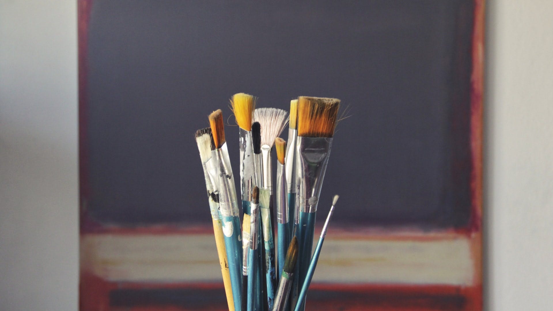 Brush,Makeup brushes,Tool,Watercolor paint,Painting,Paint,Still life photography,Office supplies,Cylinder