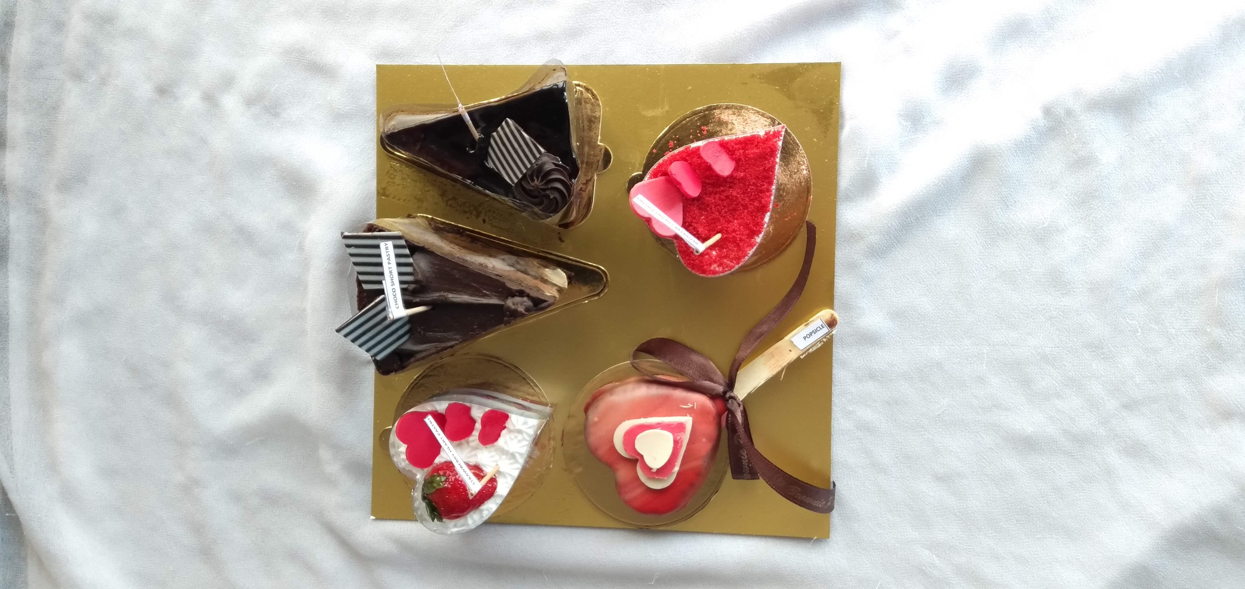 This Valentine's, Gift A Box Of Happiness To The Love Of Your Life!