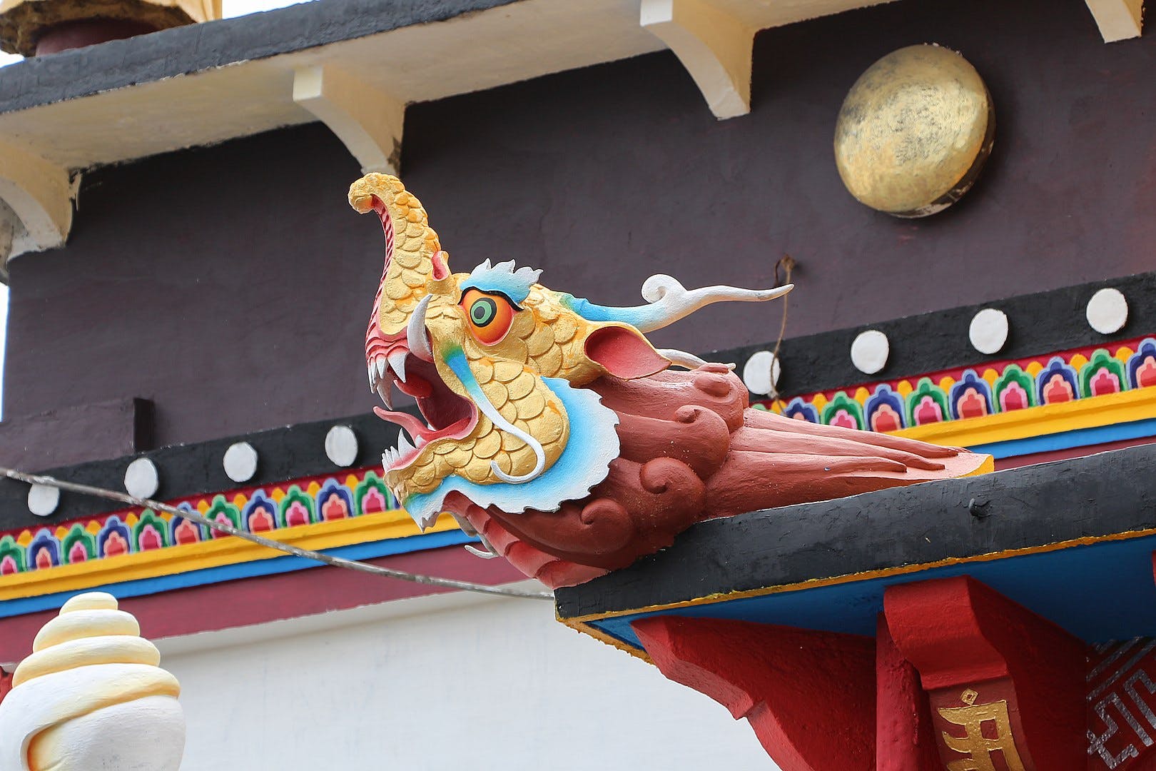 Temple,Architecture,Temple,Place of worship,Chinese architecture,Vehicle,Monastery,Dragon