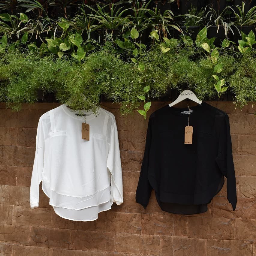 White,Clothing,Outerwear,Sleeve,T-shirt,Blouse,Shirt,Top,Plant,Clothes hanger