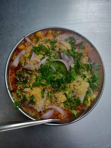 Dish,Food,Cuisine,Ingredient,Curry,Bún bò huế,Meat,Recipe,Rice noodles,Produce