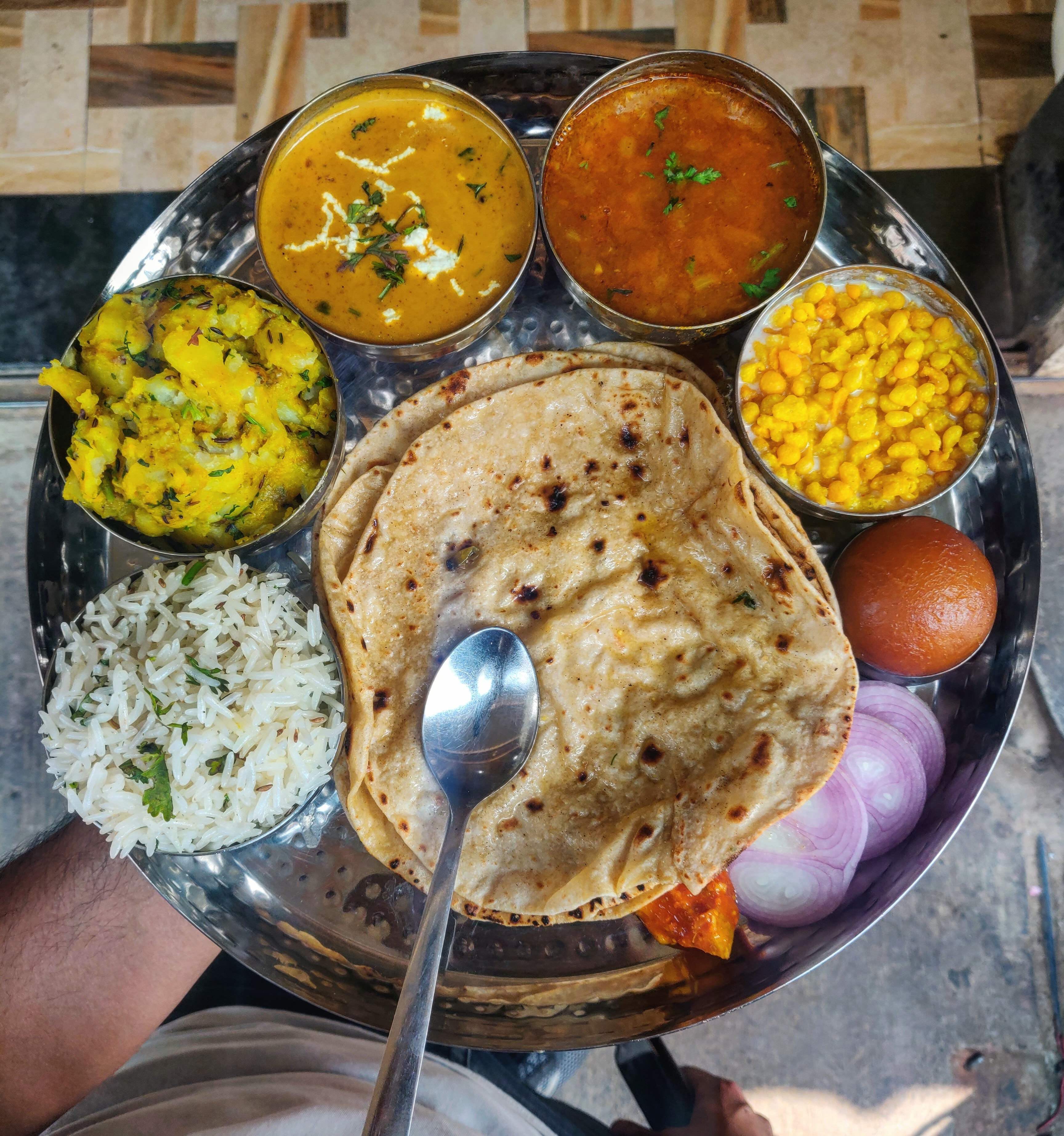 Dish,Food,Cuisine,Naan,Ingredient,Chapati,Punjabi cuisine,Roti,Flatbread,Indian cuisine