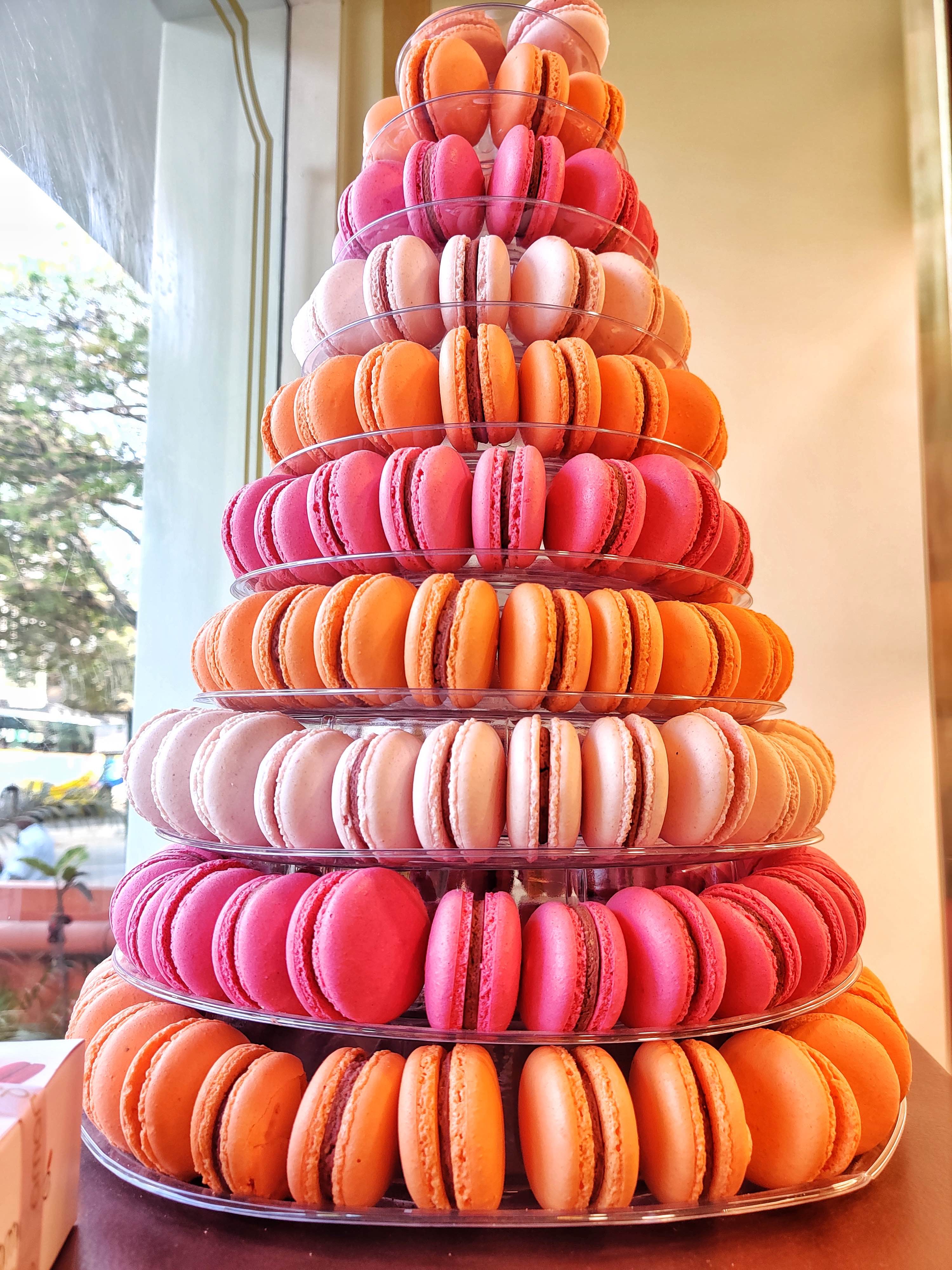 Macaroon,Food,Sweetness,Cuisine,Dessert,Pâtisserie,Baked goods,Peach,Cake,Dish